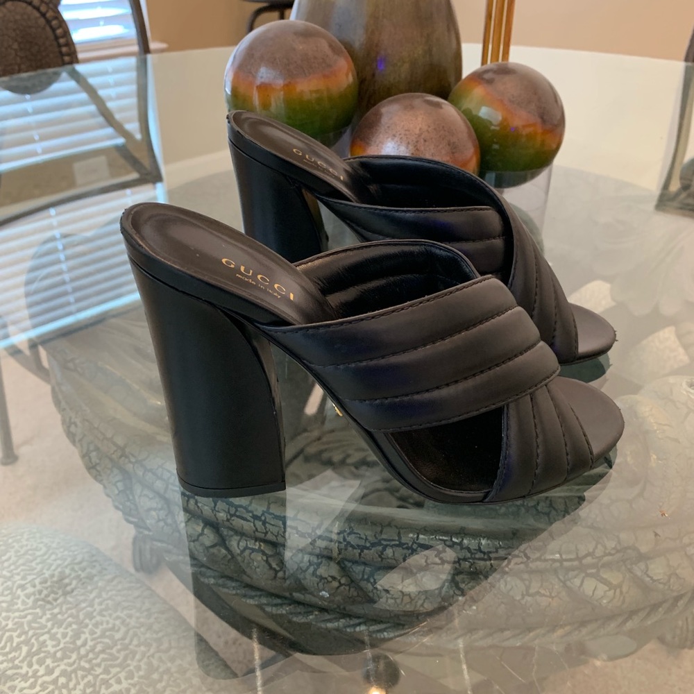 Gucci Marmont Mule is in great preowned condition!